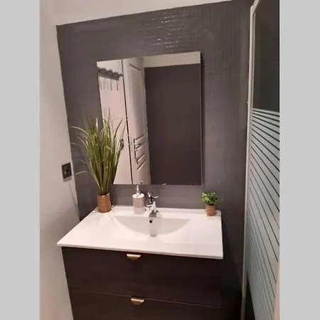 équipé à 30m De La Miomo,cap-corse,5mn De Bastia,parking Privé *